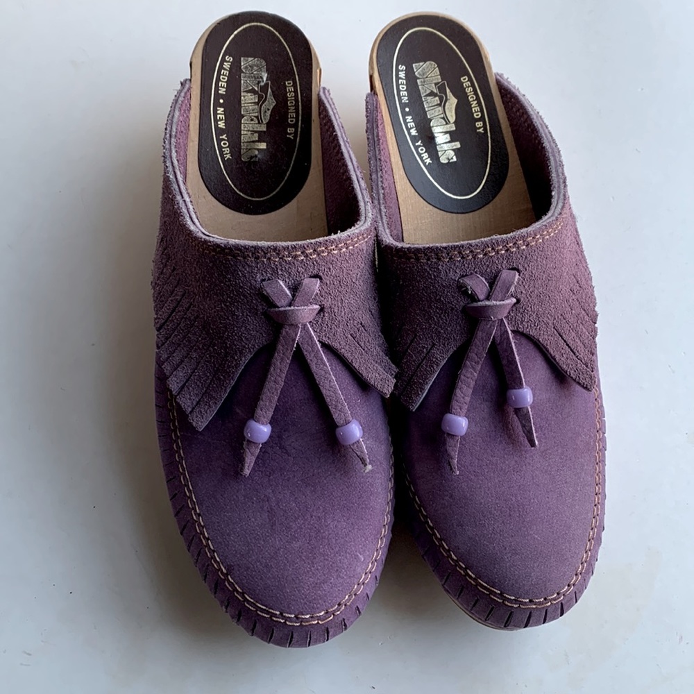 Vintage purple suede clogs! 🦄